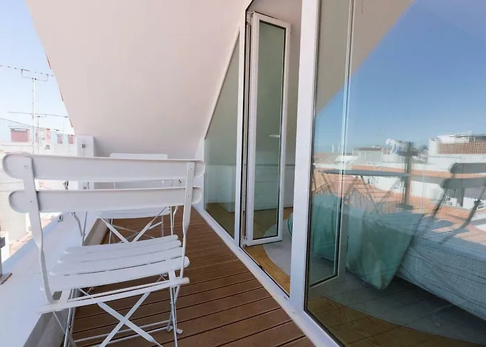 Seaside With A View - 200M Away From The Beach!